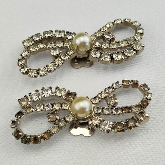 1940's Clear Rhinestone Bow Tie Shoe Clips with a Pearl Bead Center - Picture 1 of 6
